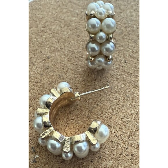 Anthropologie Adina Eden Scattered Multi-Pearl Open Hoop Earrings Gold Tone - Picture 1 of 7
